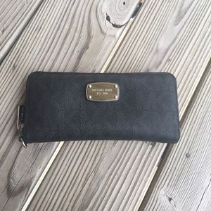 Michael Kors Jet Set Signature Continental Wallet